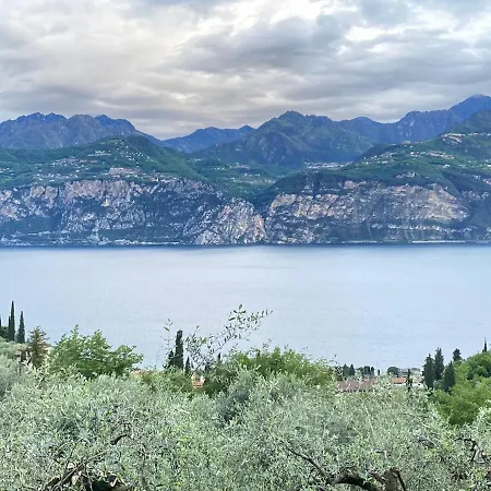 Apartment Flat In Garden Resort, Malcesine, Italy *