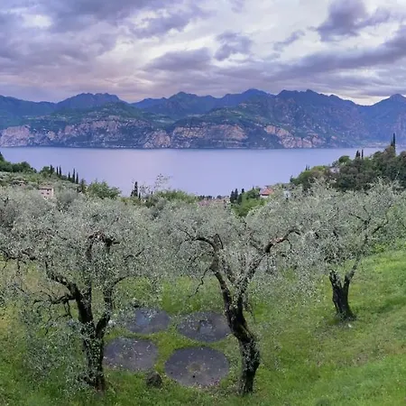 Flat In Garden Resort, Malcesine, Italy