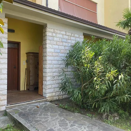 Apartment Flat In Garden Resort, Malcesine, Italy *
