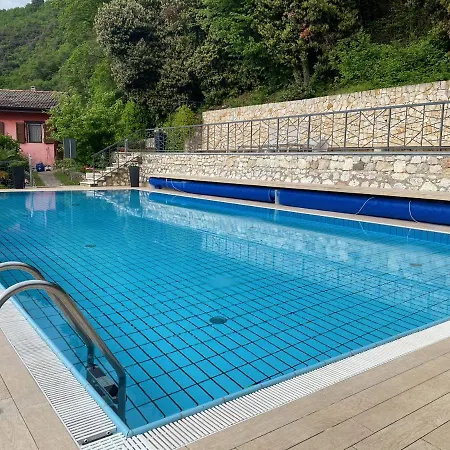 Flat In Garden Resort, Malcesine, Italy *